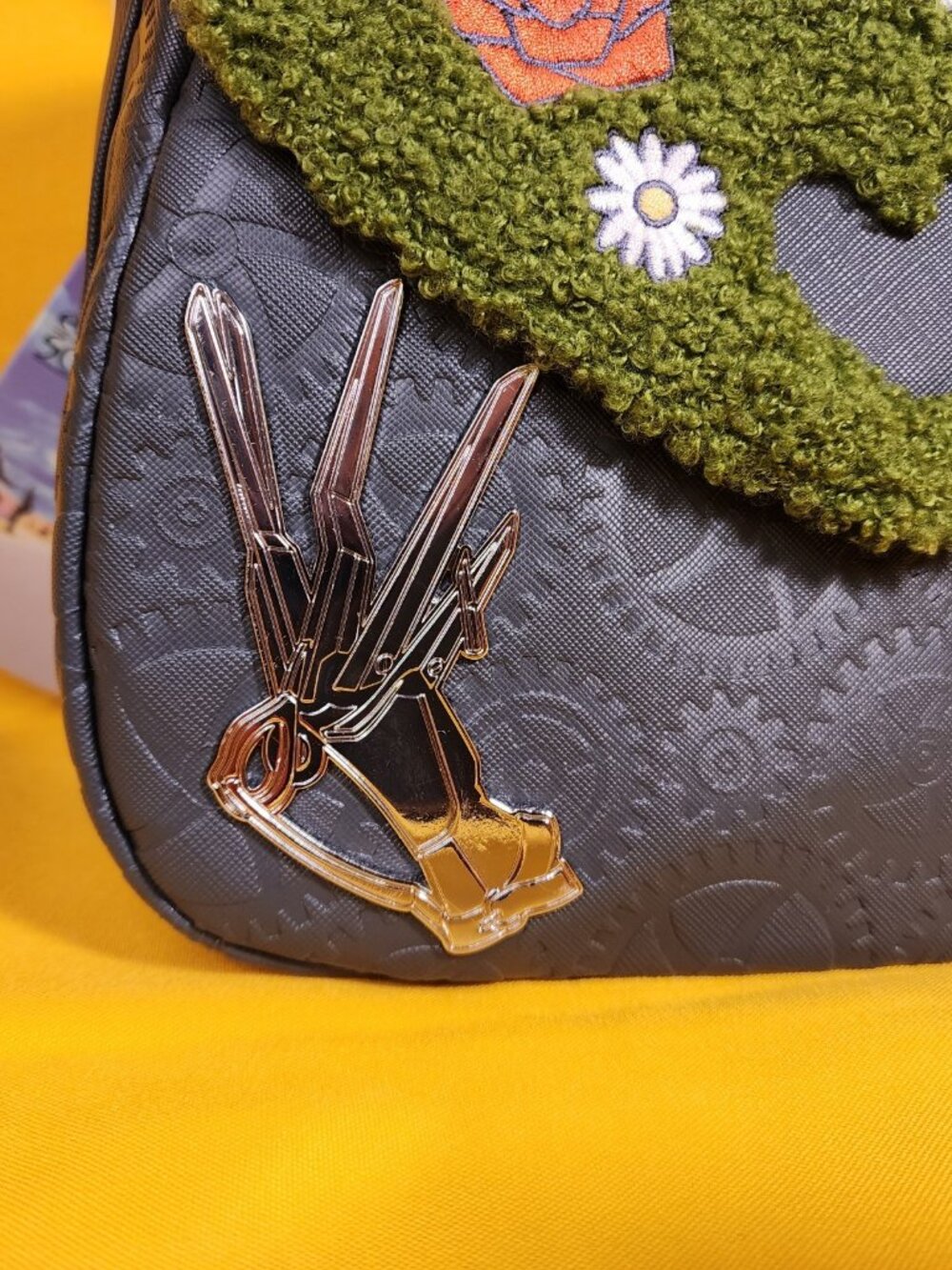 Loungefly Edward Scissorhands Sherpa Topiary Floral Horror Movie Crossbody Bag - Picture 3 of 12